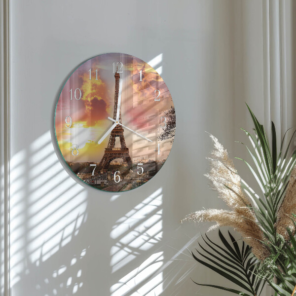 Okrúhle sklenené hodiny Eiffelova veža v Paríži