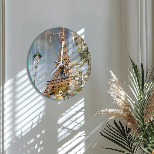 Okrúhle sklenené hodiny Eiffelova veža v Paríži