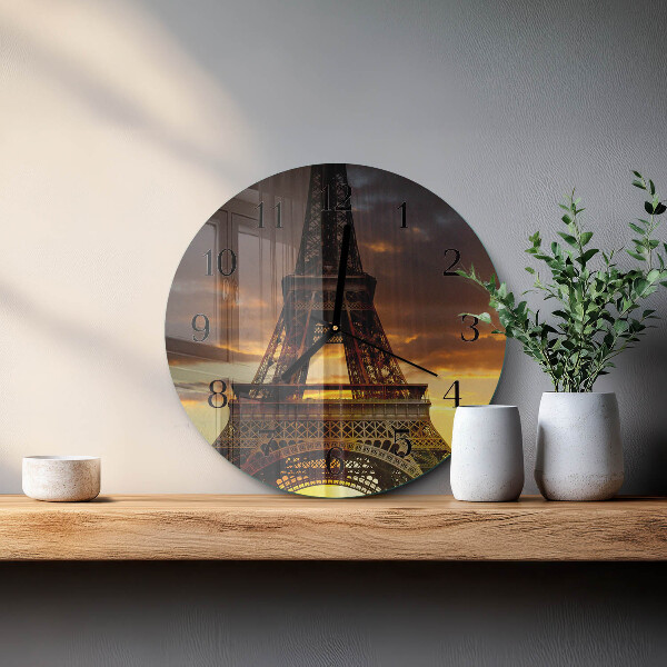 Okrúhle sklenené hodiny Eiffelova veža v Paríži
