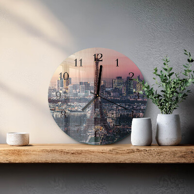 Okrúhle sklenené hodiny Eiffelova veža v Paríži