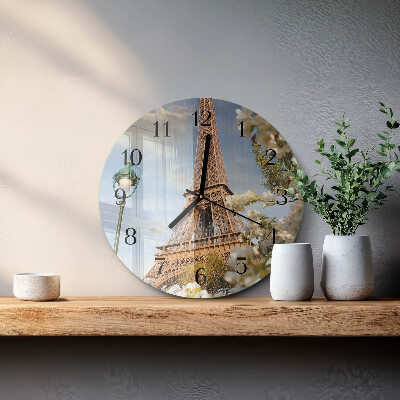 Okrúhle sklenené hodiny Eiffelova veža v Paríži