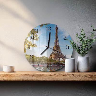 Okrúhle sklenené hodiny Eiffelova veža v Paríži