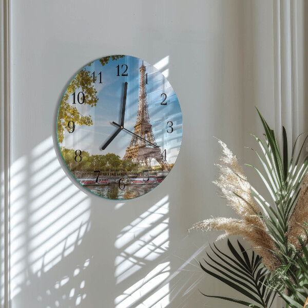 Okrúhle sklenené hodiny Eiffelova veža v Paríži